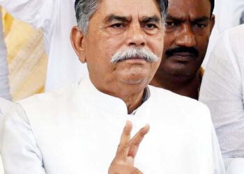 بی جے پی نے اودھ بہاری چودھری کے خلاف تحریک عدم اعتماد کا نوٹس دیا