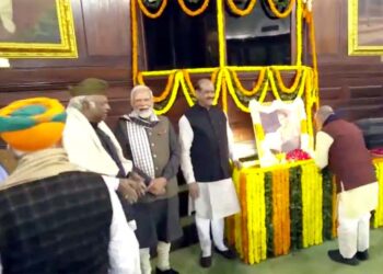 وزیر اعظم اور ممبران پارلیمنٹ نے نیتا جی سبھاش چندر بوس کو گلہائے عقیدت پیش کئے