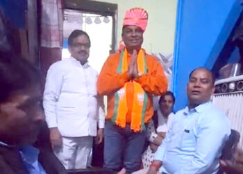 پارلیمانی انتخاب کے لئے وجئے شیکھر گپتا نے کی کونڈلی میں چائے پر چرچہ