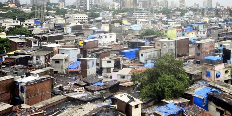 ممبئی: اڈانی کے ذریعے دھاراوی کے ڈیولپمنٹ سے 10 لاکھ لوگوں کے بے روزگار ہونے کا خدشہ