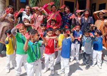 تعلیمی اداروں میں جوش و خروش سے منایاگیا ہولی کا تہوار