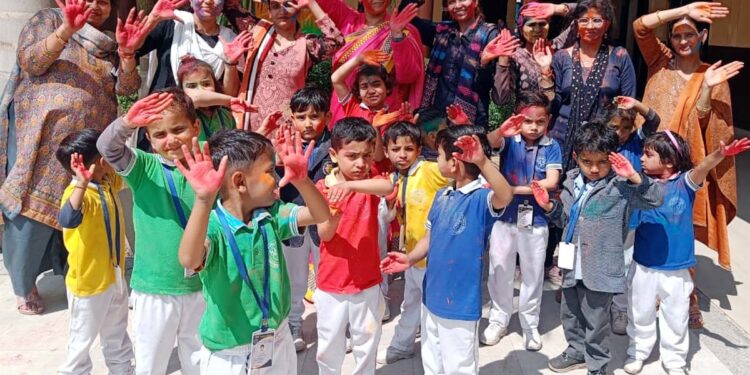 تعلیمی اداروں میں جوش و خروش سے منایاگیا ہولی کا تہوار