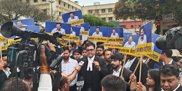 عام آدمی پارٹی کی قانونی سیل نے عدالتوں میں مظاہرہ کیا