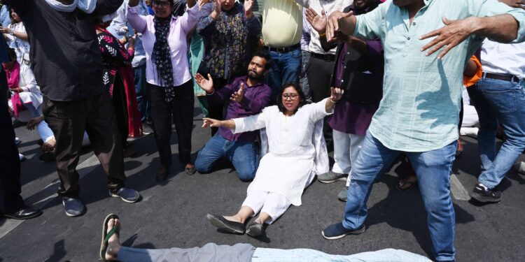 کجریوال کی گرفتاری کے خلاف ملک بھر میں ’آپ‘کا احتجاج