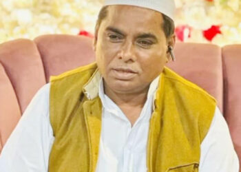 تو ادھر ادھر کی بات نہ کر بتا یہ مسلموں کا کارواں کیسے لٹا