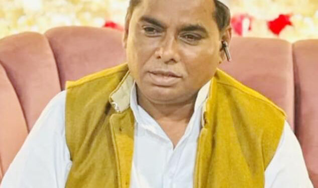 تو ادھر ادھر کی بات نہ کر بتا یہ مسلموں کا کارواں کیسے لٹا