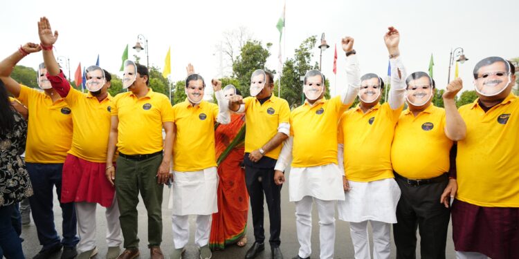 وزیراعلیٰ کی گرفتاری کے خلاف مظاہرہ جاری