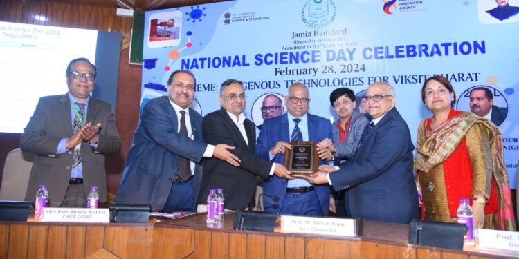جامعہ ہمدرد میں قومی یوم سائنس کا انعقاد: محققین کو اعزازات سے نوازا گیا