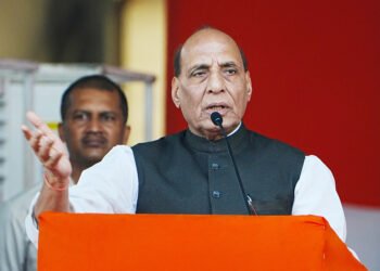 ہتھیاروں کی درآمد پر انحصار مہلک ثابت ہو سکتا ہے:راجناتھ