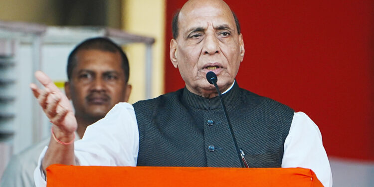 ہتھیاروں کی درآمد پر انحصار مہلک ثابت ہو سکتا ہے:راجناتھ