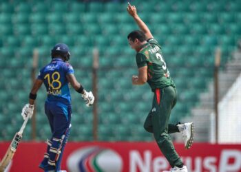 سری لنکا کو سمیٹنے کے بعد بنگلہ دیشی اننگز لڑکھڑاگئی