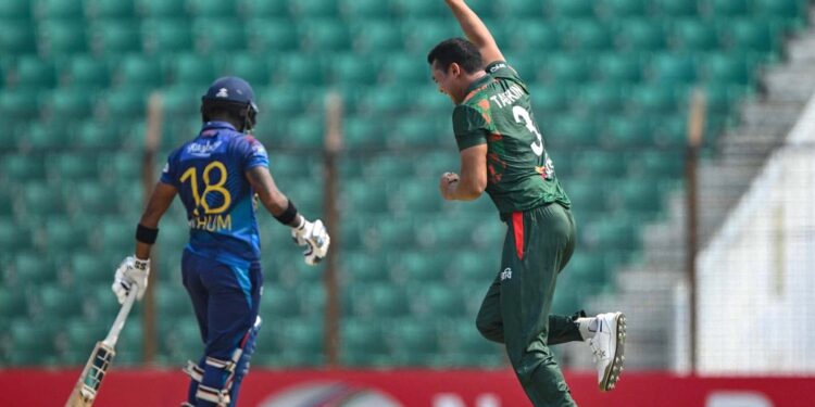 سری لنکا کو سمیٹنے کے بعد بنگلہ دیشی اننگز لڑکھڑاگئی