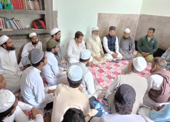 ہماراسماج کےسینئرکمپیوٹر آپریٹر اور جامعہ رحیمیہ مہندیان کے سابق آفس انچارج محمداقبال کے انتقال پرتعزیتی اجلاس