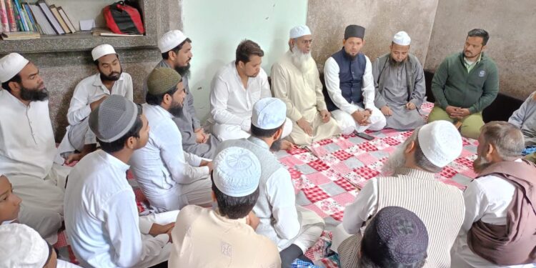 ہماراسماج کےسینئرکمپیوٹر آپریٹر اور جامعہ رحیمیہ مہندیان کے سابق آفس انچارج محمداقبال کے انتقال پرتعزیتی اجلاس