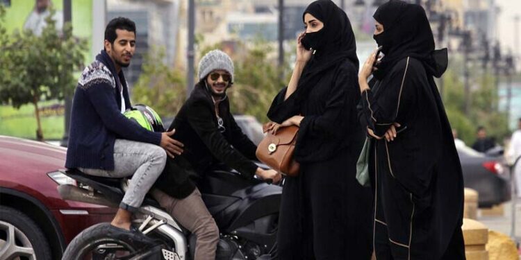 خواتین کو چھیڑنے والے اوباشوں کو نشان عبرت بنانے کیلئے سعودیہ میں انوکھی سزا متعارف