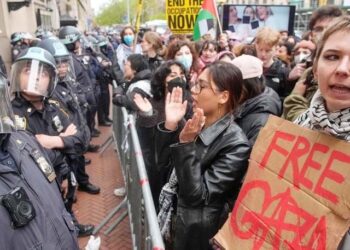 امریکی یونیورسٹیز میں اسرائیل کیخلاف ہزاروں طلبہ کا مظاہرہ، درجنوں گرفتار