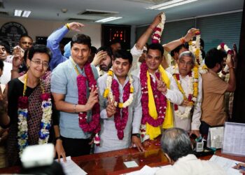 ’آپ ‘سےمیئر اور ڈپٹی میئر کے لیے پرچہ نامزدگی داخل