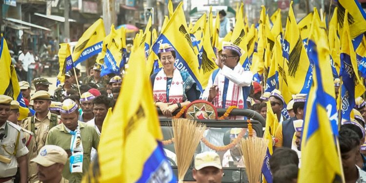 دولیاجن، ڈبروگڑھ میں’آپ‘کے روڈ شو میں امڑا جن سیلاب