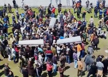 بٹوارہ سرینگر کے قریب اسکولی بچوں کو دریائے جہلم پار کرانے کے دوران کشتی دریا میں الٹ گئی