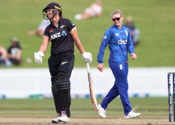 انگلینڈ کی خاتون ٹیم نے ون ڈے میچ میں نیوزی لینڈ کو 56 رنوں سے دی شکست