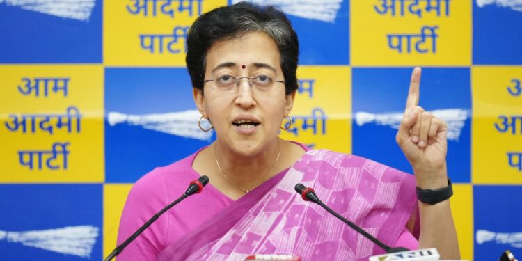 آپ کی سینئرلیڈر آتشی نے کیا سنسنی خیز انکشاف