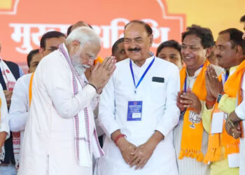 وہ ‘نامدار، ہم ‘کام دار، کامداروں کو صدیوں سے گالی کھانے کی عادت ہے :مودی