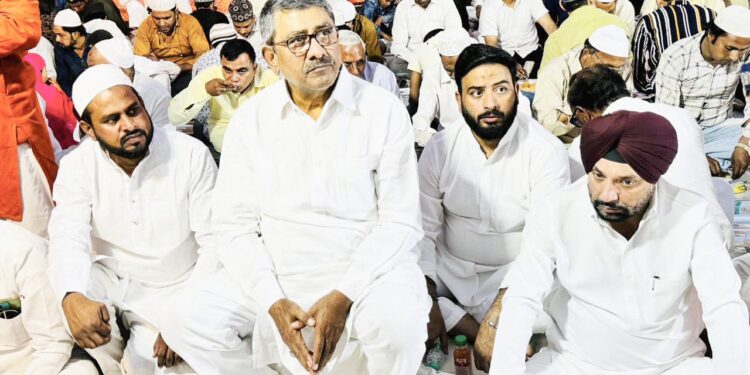 نہرو وہار بلاک کانگریس کمیٹی کے صدر علیم انصاری کے ذریعہ افطار پارٹی