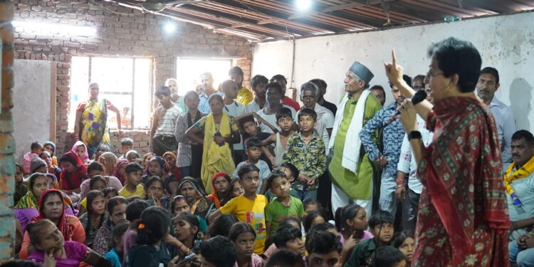 آتشی نے کالکاجی اسمبلی کے مختلف علاقوں میں میٹنگیں کیں