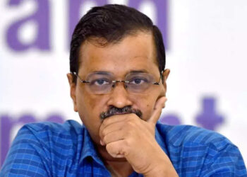 کیا ہمیں ایمرجنسی لگانی چاہیے؟