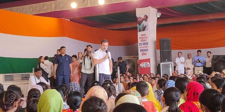 ہر شعبے میں 50 فیصد خواتین کی حصہ داری کو یقینی بنائیں گے: راہل گاندھی