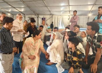 رام لیلا گراؤنڈ اور درگاہ فیض الٰہی پر زائرین کا ہجوم