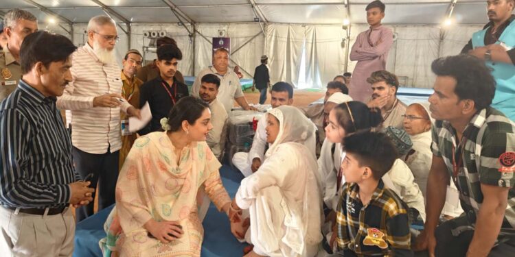 رام لیلا گراؤنڈ اور درگاہ فیض الٰہی پر زائرین کا ہجوم