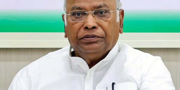 آئین کو بچانے والے الیکشن میں اتحاد کی ہوگی جیت:کھڑگے