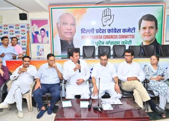کانگریس کمیٹی کے صدر دیویندر یادو کی قیادت میں رابطہ کمیٹی کی ایک اہم میٹنگ