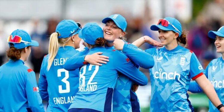 انگلینڈ کی خواتین ٹیم نے پاکستان کو 178 رنز سے ہرایا
