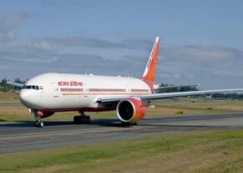 ایئر انڈیا کی فلائٹ میں بم کی خبر سے ہنگامہ، ٹوائلٹ سے ملے ٹشو پیپر پر ملی تحریر