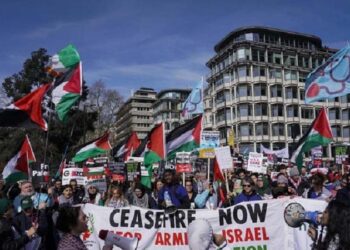 برسلز میں ہزاروں افراد نے غزہ میں فوری جنگ بندی کا مطالبہ کرتے ہوئے کیا مظاہرہ