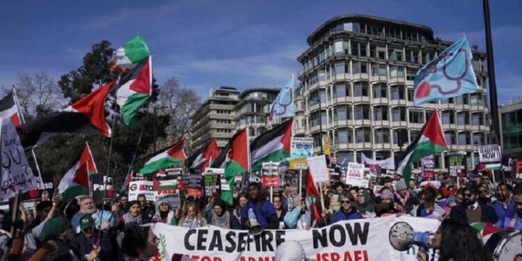 برسلز میں ہزاروں افراد نے غزہ میں فوری جنگ بندی کا مطالبہ کرتے ہوئے کیا مظاہرہ