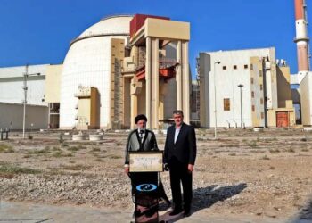 ایران کی بقاء کو خطرہ لاحق ہوا تو جوہری ہتھیاروں بارے سوچ بدل دیں گے: مشیر خامنہ ای