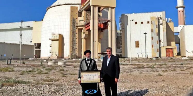 ایران کی بقاء کو خطرہ لاحق ہوا تو جوہری ہتھیاروں بارے سوچ بدل دیں گے: مشیر خامنہ ای