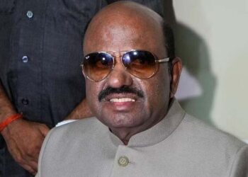 گورنر کے سی وی آنند بوس کے خلاف چھیڑ خوانی کا الزام