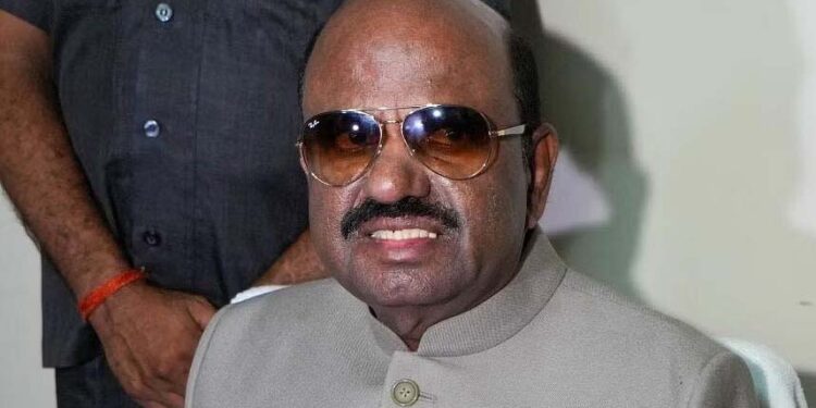 گورنر کے سی وی آنند بوس کے خلاف چھیڑ خوانی کا الزام