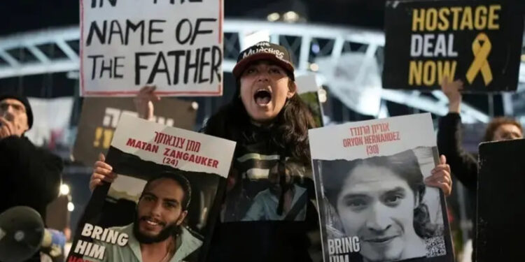 ’’ پیاروں کو لاؤ، ورنہ ملک جلا دیں گے‘‘ : اسرائیلی یرغمالیوں کے اہل خانہ نکل آئے