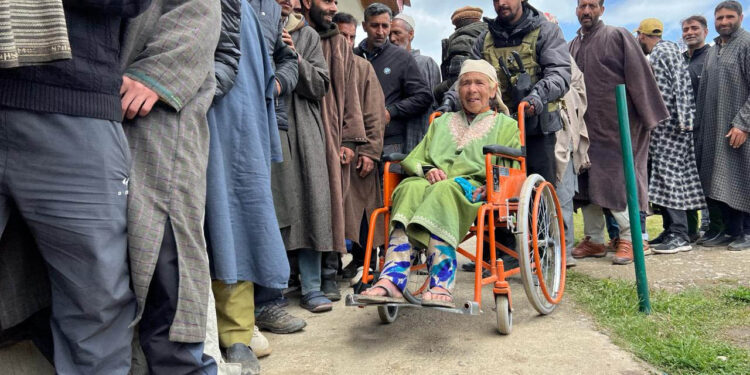 سخت ترین سیکورٹی انتظامات کے بیچ سرینگر پارلیمانی حلقہ میں چوتھے مرحلے میں ووٹنگ اختتام پذیر