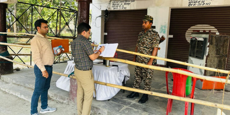 اسٹرانگ روم کامعائنہ