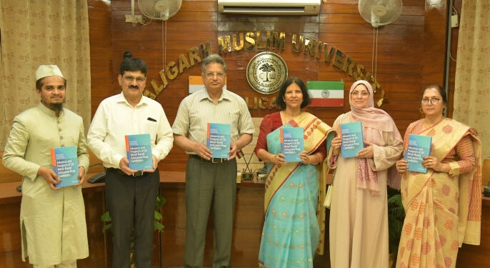 اے ایم یو وائس چانسلر نے شعبہ کیمسٹری کے اساتذہ کی تصنیف کردہ کتاب کا اجراء کیا