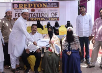 مولانامحی الدین غازی کے ہاتھوں تہنیت پیش، لیکچررس کی تدریسی کاوشوں کوبھی سراہاگیا