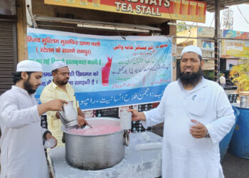 انجمن فلاحِ انسانیت نے تقسیم کیاشربت