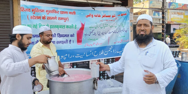 انجمن فلاحِ انسانیت نے تقسیم کیاشربت