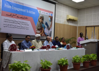 ٹیکہ اندازی کے متعلق تربیتی ورکشاپ سے پروفیسر عین الحسن کا خطاب